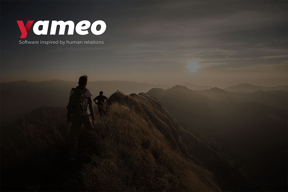 Yameo-Partner-imagery Image of people climbing a mountain at sunset